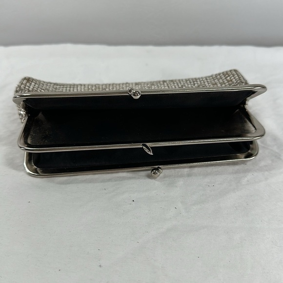Vintage Silver Mesh Metal Snap Clutch - Picture 6 of 7